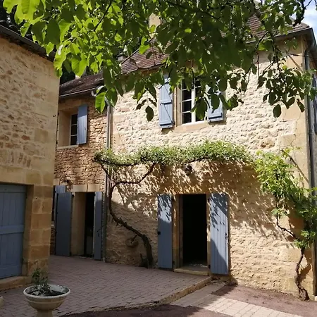Authentique Ferme Perigourdine, A 5km Au Sud De Sarlat, 1km De La Riviere Vitrac (Dordogne)